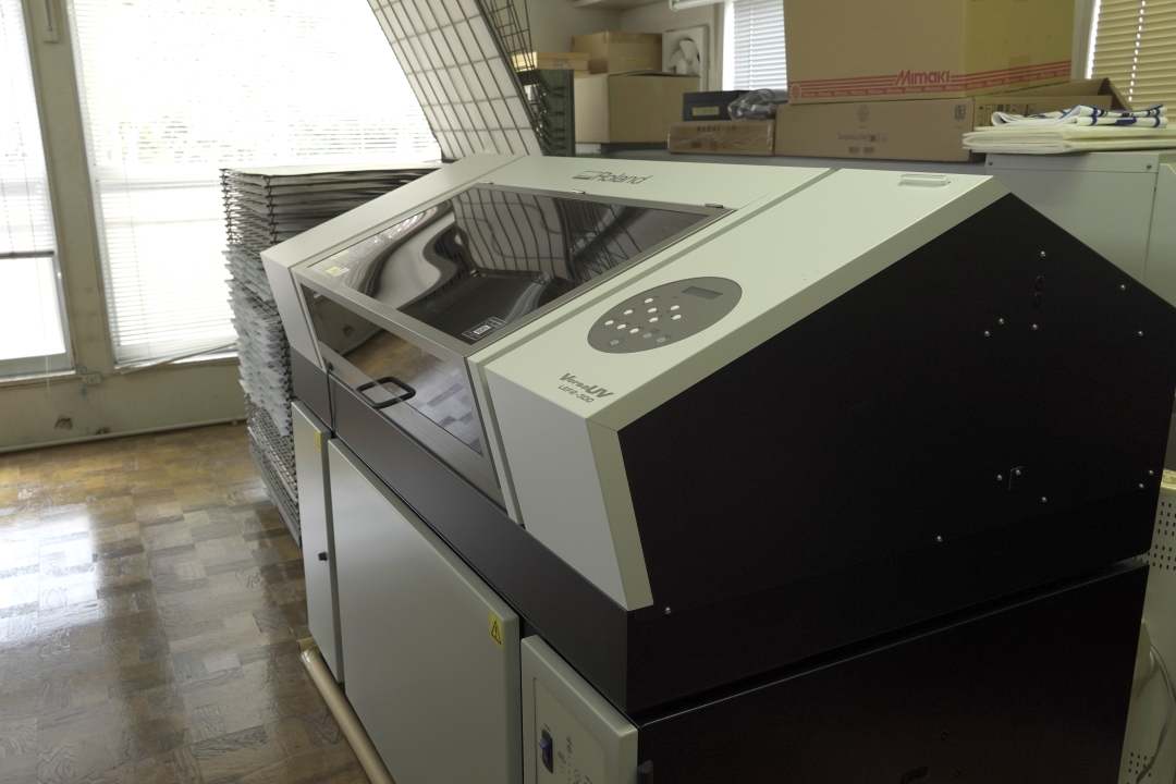 UVフラットベッドプリンター